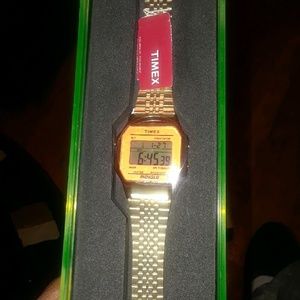 Meet your Posher, Lola